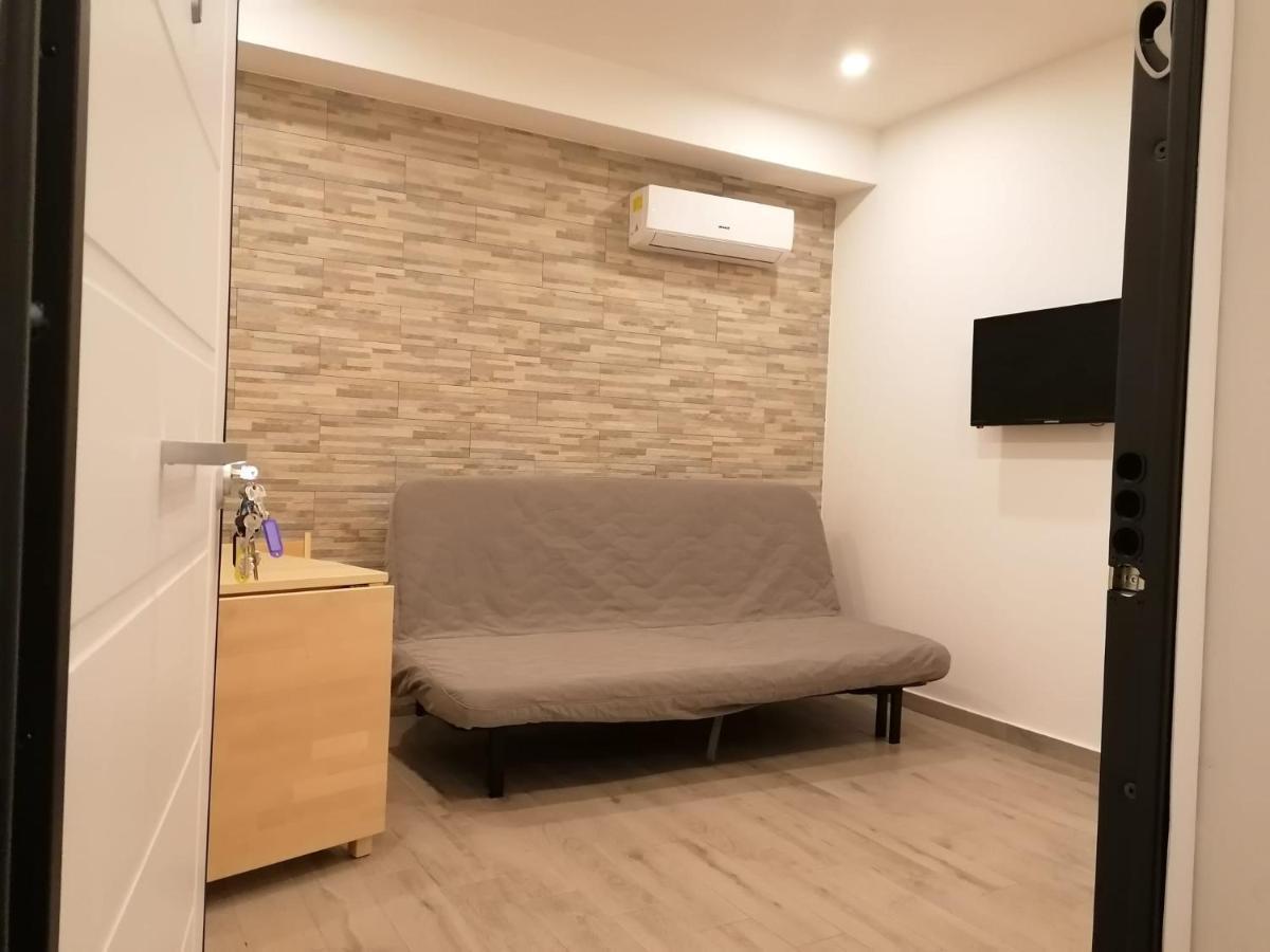 Dante Apartment *